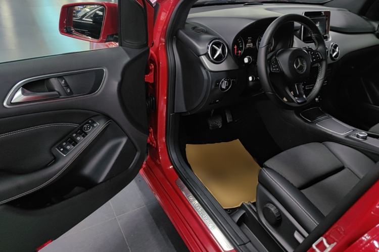 Used Mercedes-Benz B-Class 2015 B 200 Sport Edition Driver Seat