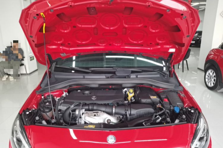 Used Mercedes-Benz B-Class 2015 B 200 Fashion Model Engine Bay
