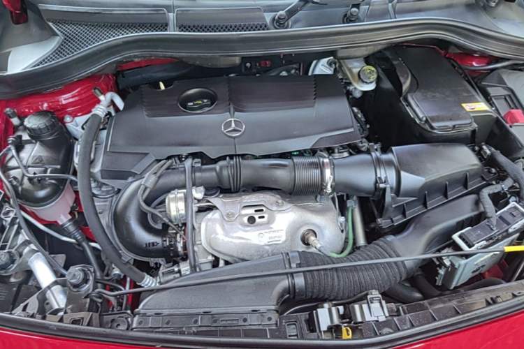 Used Mercedes-Benz B-Class 2015 B 200 Fashion Model Engine Bay