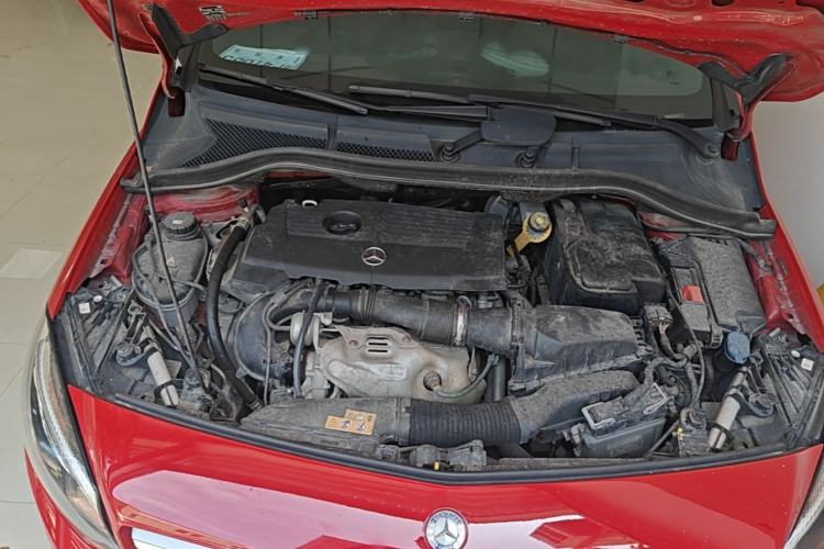 Used Mercedes-Benz B-Class 2015 B 200 Fashion Model Engine Bay