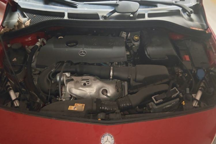 Used Mercedes-Benz B-Class 2015 B 200 Fashion Model Engine Bay