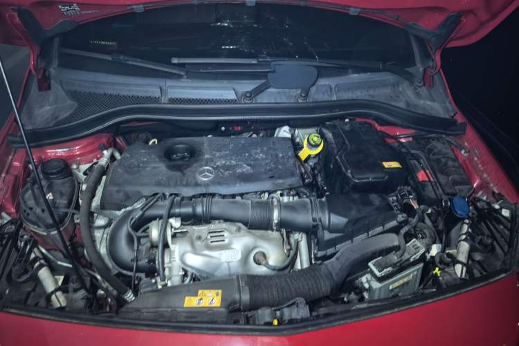 Used Mercedes-Benz B-Class 2015 B 200 Luxury Model Engine Bay