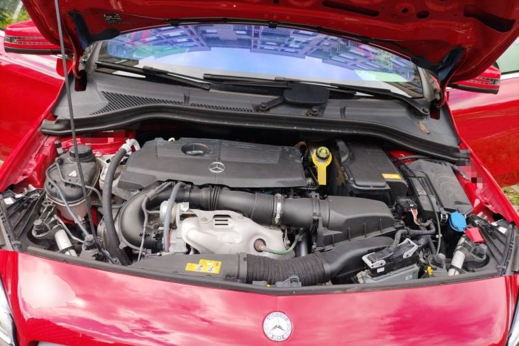Used Mercedes-Benz B-Class 2015 B 200 Fashion Model Engine Bay