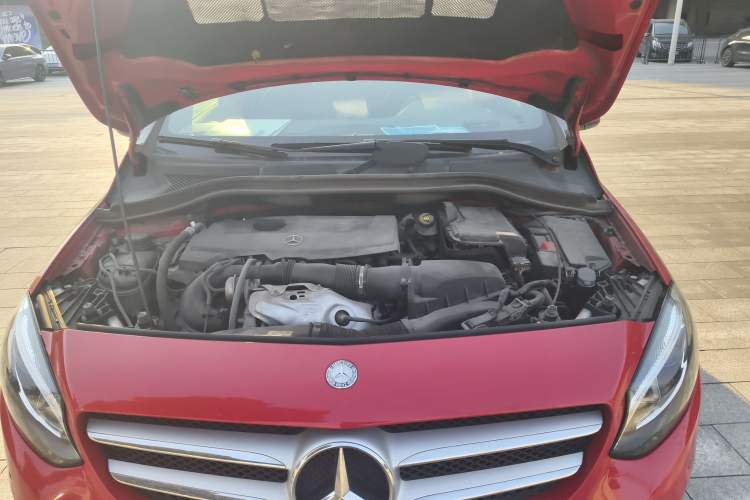 Used Mercedes-Benz B-Class 2015 B 200 Fashion Model Engine Bay