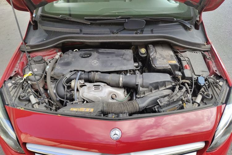 Used Mercedes-Benz B-Class 2015 B 200 Fashion Model Engine Bay