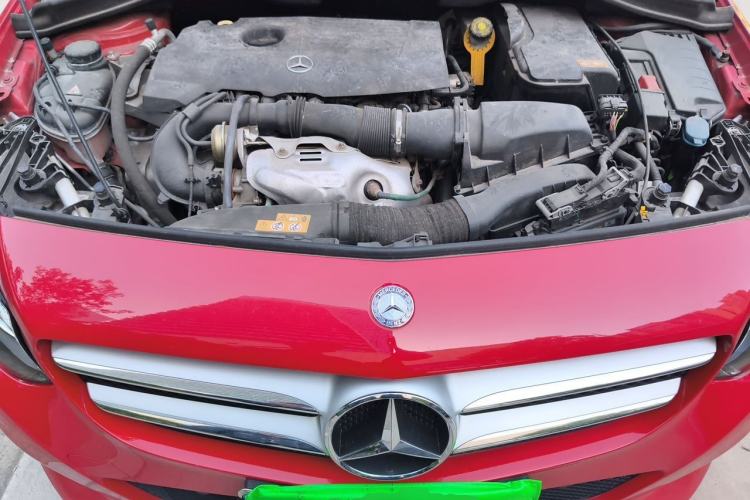 Used Mercedes-Benz B-Class 2015 B 200 Fashion Model Engine Bay