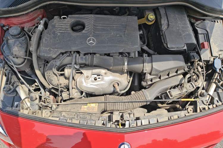 Used Mercedes-Benz B-Class 2015 B 200 Fashion Model Engine Bay