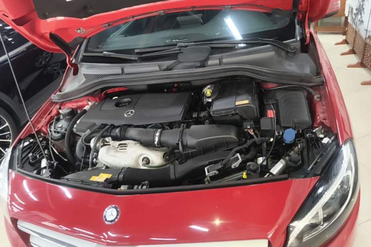 Used Mercedes-Benz B-Class 2015 B 200 Fashion Model Engine Bay