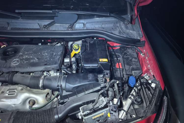Used Mercedes-Benz B-Class 2015 B 200 Luxury Model Engine Bay Left