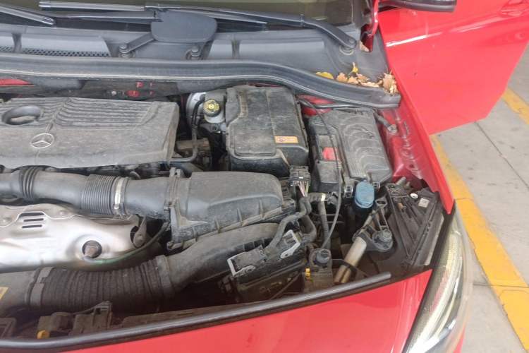 Used Mercedes-Benz B-Class 2015 B 200 Luxury Model Engine Bay Left