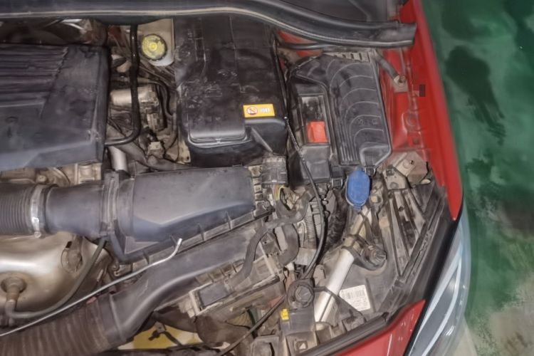 Used Mercedes-Benz B-Class 2015 B 200 Sport Edition Engine Bay Left