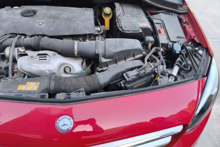 Used Mercedes-Benz B-Class 2015 B 200 Fashion Model Engine Bay Left