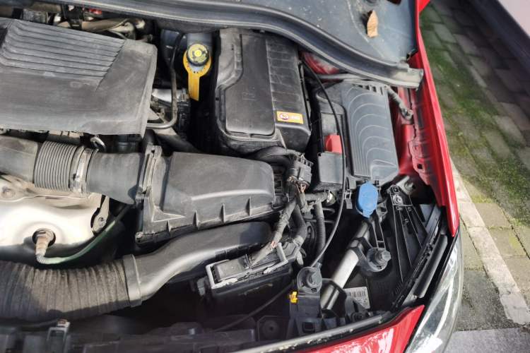 Used Mercedes-Benz B-Class 2015 B 200 Sport Edition Engine Bay Left