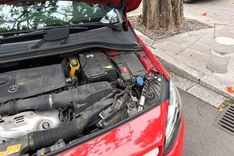 Used Mercedes-Benz B-Class 2015 B 200 Fashion Model Engine Bay Left