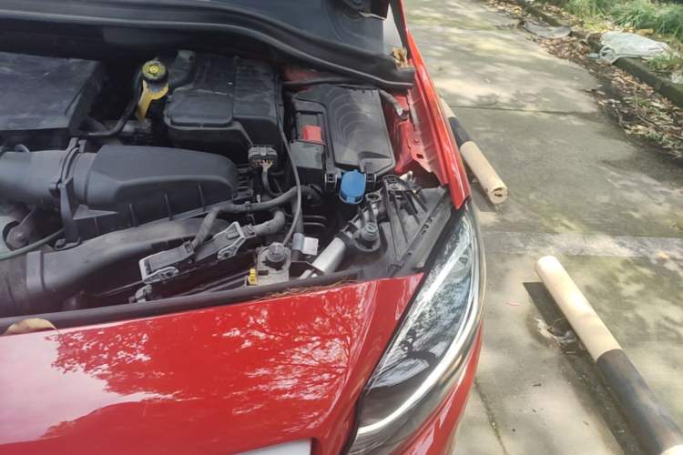 Used Mercedes-Benz B-Class 2015 B 200 Sport Edition Engine Bay Left