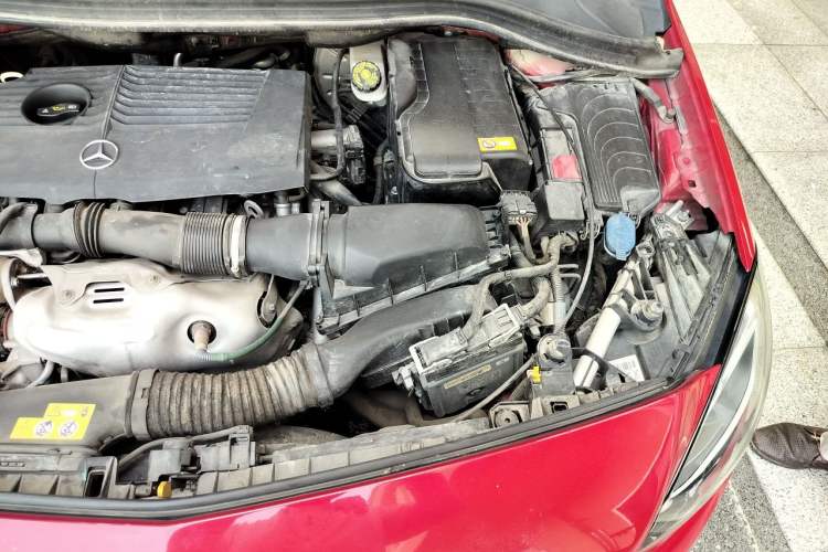 Used Mercedes-Benz B-Class 2015 B 200 Sport Edition Engine Bay Left