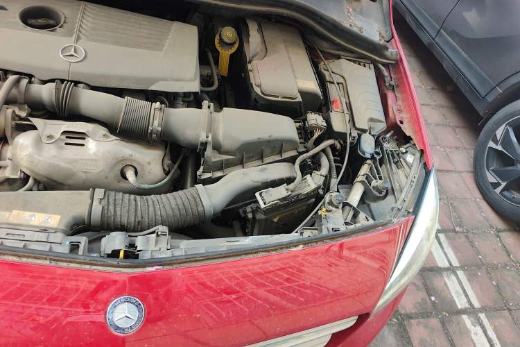Used Mercedes-Benz B-Class 2015 B 200 Fashion Model Engine Bay Left