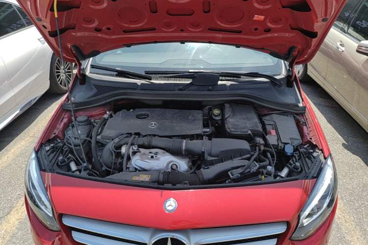 Used Mercedes-Benz B-Class 2015 B 200 Fashion Model Engine Bay