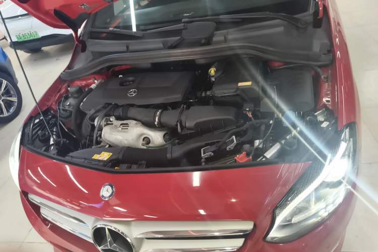 Used Mercedes-Benz B-Class 2015 B 200 Fashion Model Engine Bay