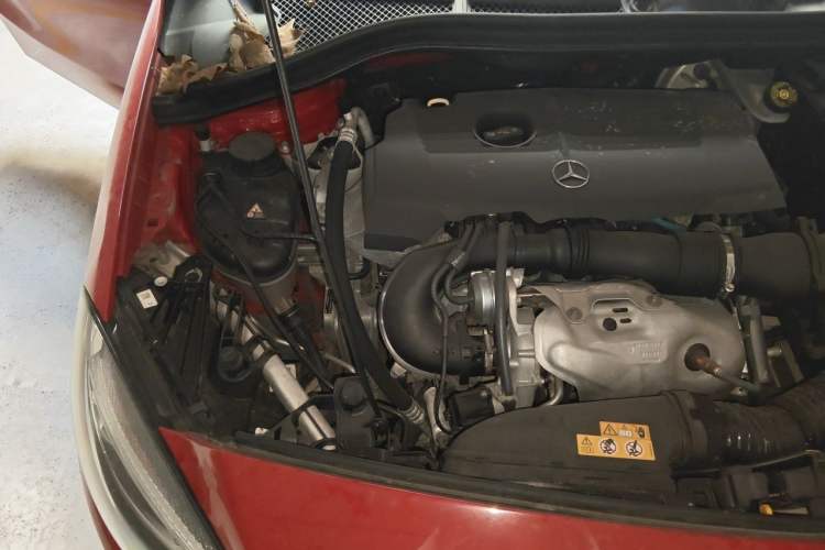 Used Mercedes-Benz B-Class 2015 B 200 Fashion Model Engine Bay Right