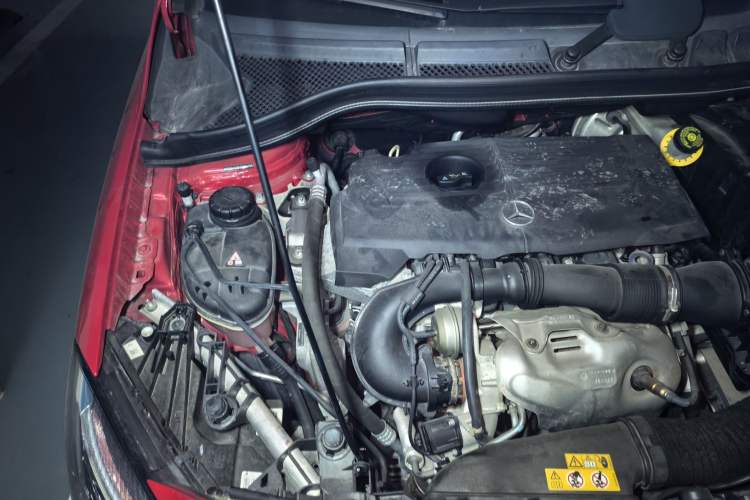 Used Mercedes-Benz B-Class 2015 B 200 Luxury Model Engine Bay Right