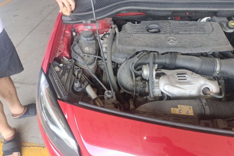 Used Mercedes-Benz B-Class 2015 B 200 Luxury Model Engine Bay Right