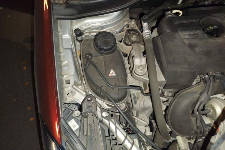 Used Mercedes-Benz B-Class 2015 B 200 Fashion Model Engine Bay Right