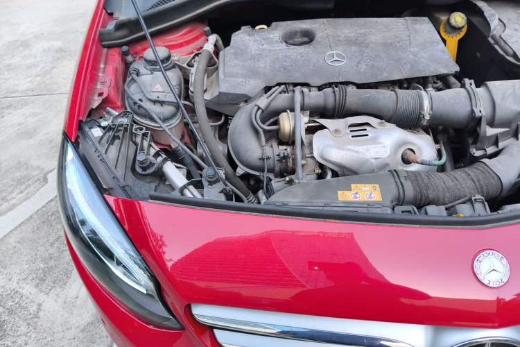 Used Mercedes-Benz B-Class 2015 B 200 Fashion Model Engine Bay Right