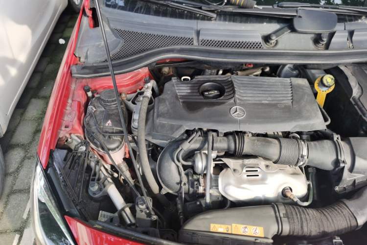 Used Mercedes-Benz B-Class 2015 B 200 Sport Edition Engine Bay Right