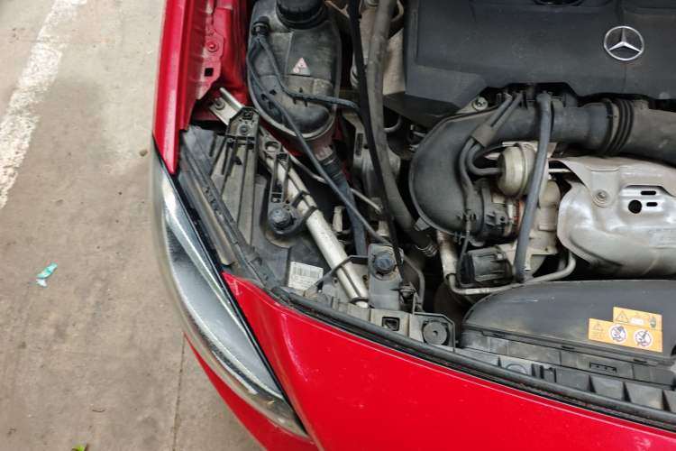 Used Mercedes-Benz B-Class 2015 B 200 Sport Edition Engine Bay Right