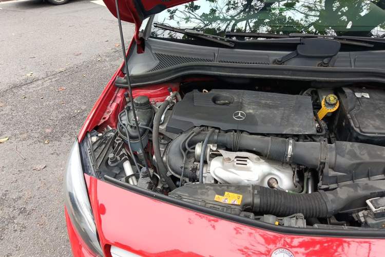 Used Mercedes-Benz B-Class 2015 B 200 Fashion Model Engine Bay Right