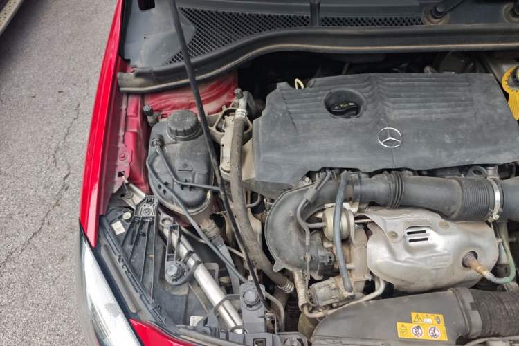 Used Mercedes-Benz B-Class 2015 B 200 Fashion Model Engine Bay Right
