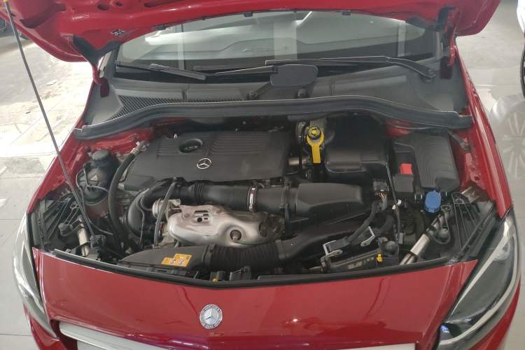 Used Mercedes-Benz B-Class 2015 B 200 Sport Edition Engine Bay