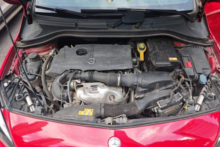 Used Mercedes-Benz B-Class 2015 B 200 Fashion Model Engine Bay