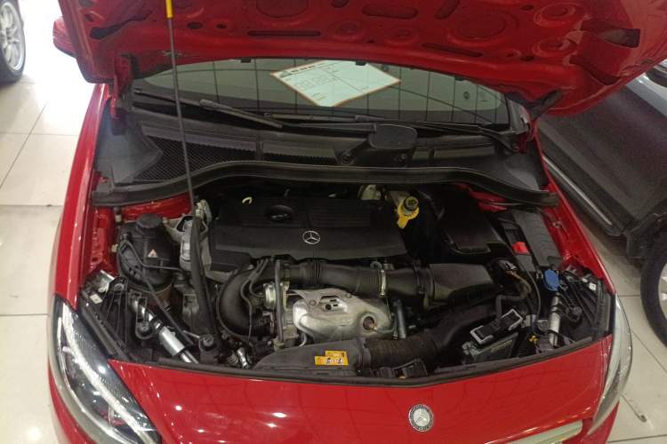 Used Mercedes-Benz B-Class 2015 B 200 Fashion Model Engine Bay