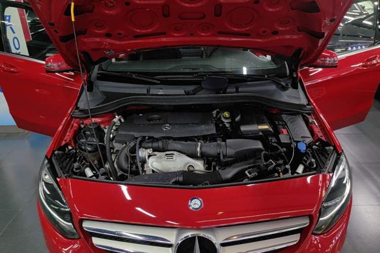Used Mercedes-Benz B-Class 2015 B 200 Sport Edition Engine Bay