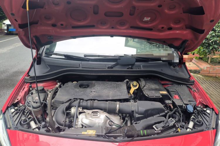 Used Mercedes-Benz B-Class 2015 B 200 Fashion Model Engine Bay