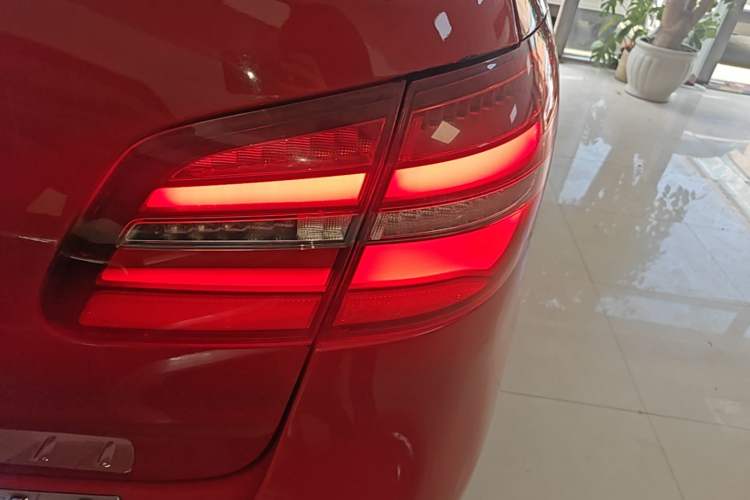 Used Mercedes-Benz B-Class 2015 B 200 Fashion Model Exterior 3