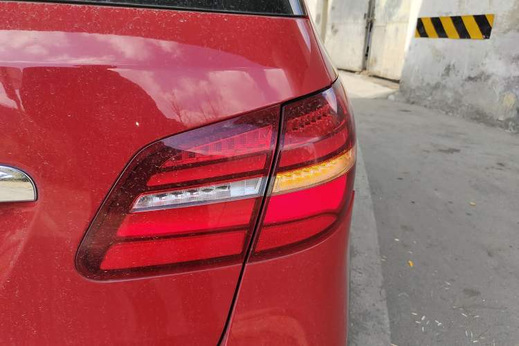 Used Mercedes-Benz B-Class 2015 B 200 Fashion Model Exterior 3