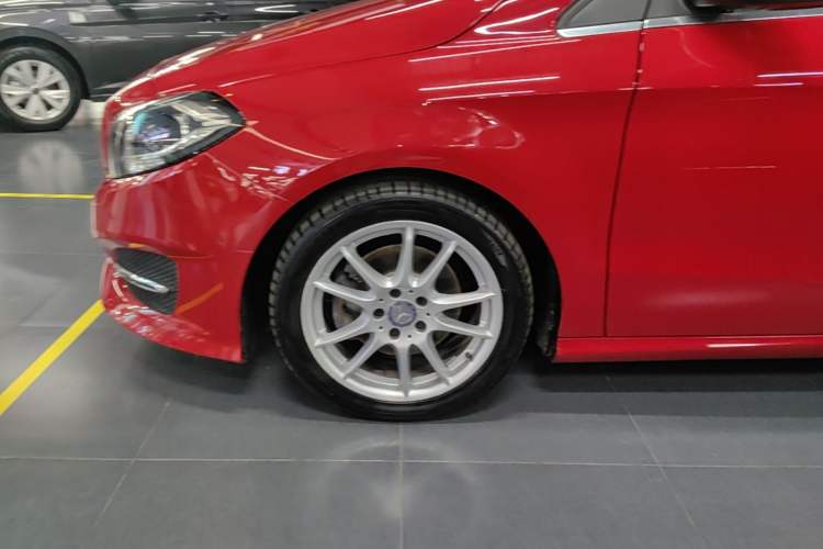 Used Mercedes-Benz B-Class 2015 B 200 Sport Edition Exterior 4