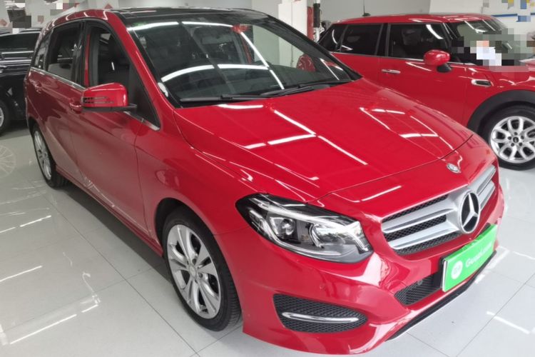 Used Mercedes-Benz B-Class 2015 B 200 Fashion Model Front Right 45 Deg