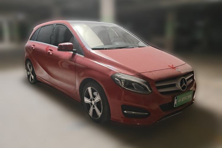 Used Mercedes-Benz B-Class 2015 B 200 Fashion Model Front Right 45 Deg