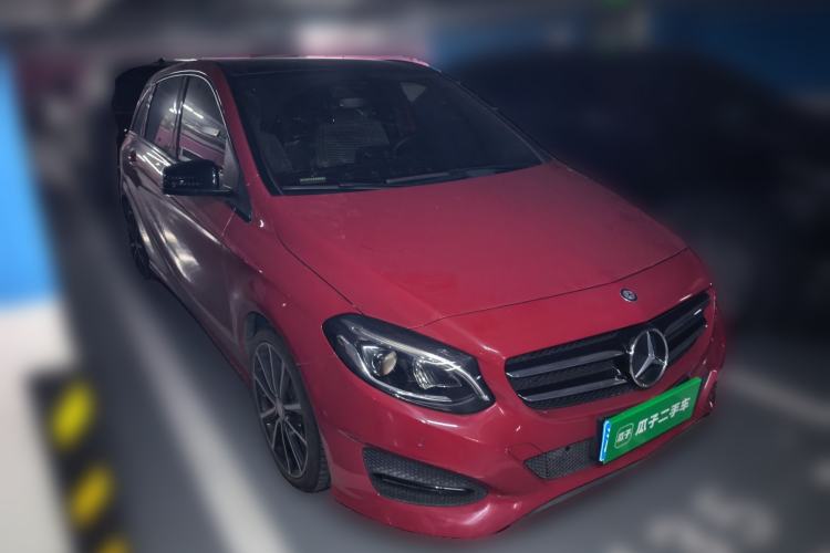 Used Mercedes-Benz B-Class 2015 B 200 Luxury Model Front Right 45 Deg