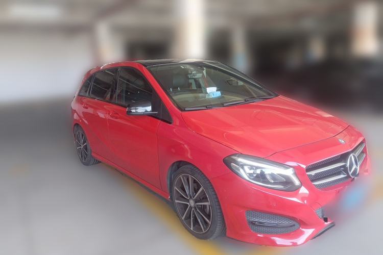 Used Mercedes-Benz B-Class 2015 B 200 Luxury Model Front Right 45 Deg