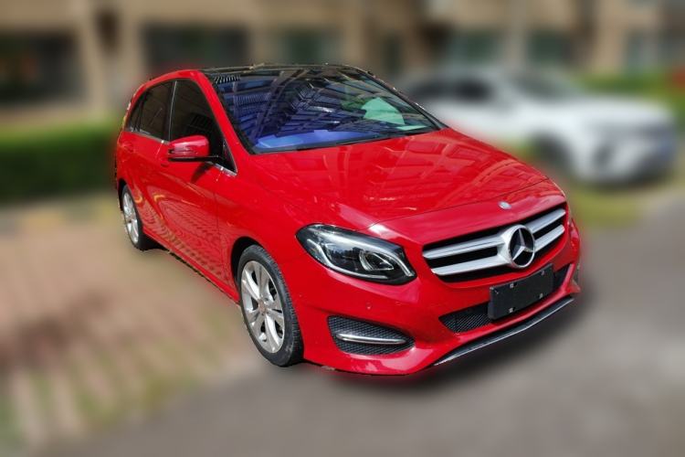 Used Mercedes-Benz B-Class 2015 B 200 Fashion Model Front Right 45 Deg