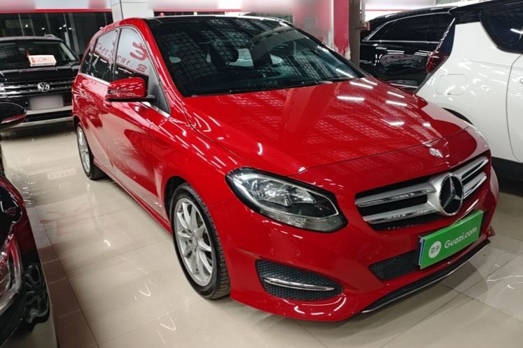 Used Mercedes-Benz B-Class 2015 B 200 Sport Edition Front Right 45 Deg