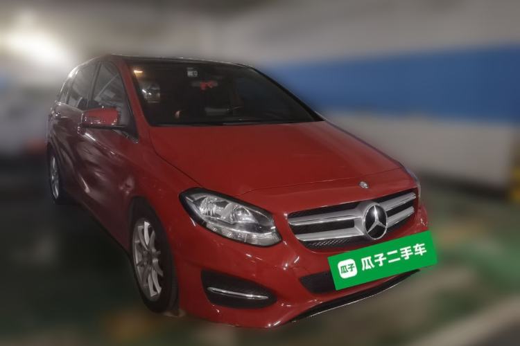 Used Mercedes-Benz B-Class 2015 B 200 Sport Edition Front Right 45 Deg
