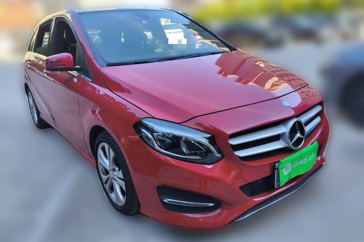 Used Mercedes-Benz B-Class 2015 B 200 Fashion Model Front Right 45 Deg