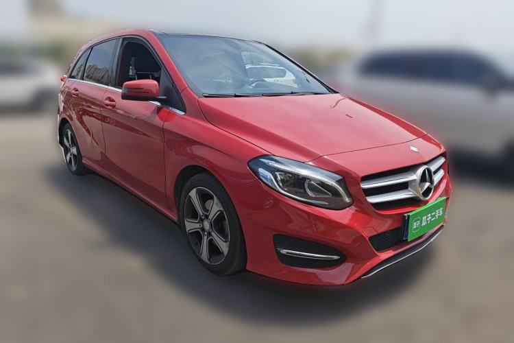 Used Mercedes-Benz B-Class 2015 B 200 Fashion Model Front Right 45 Deg