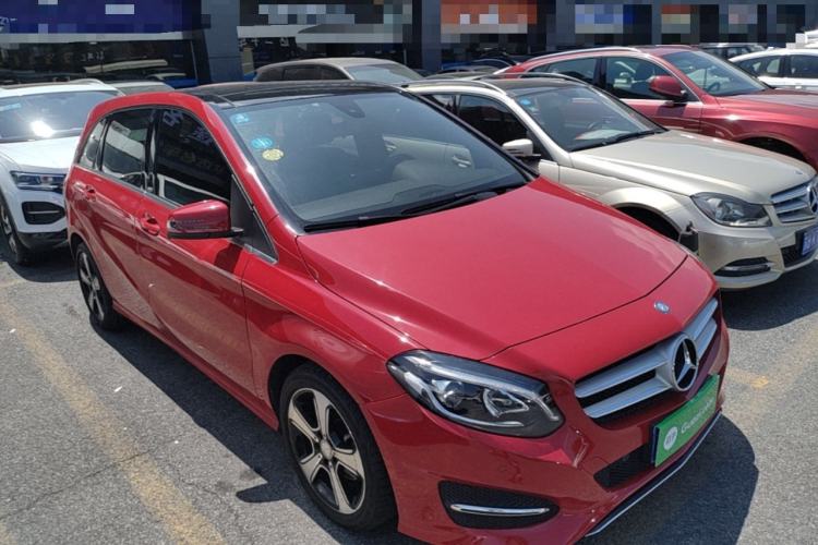 Used Mercedes-Benz B-Class 2015 B 200 Fashion Model Front Right 45 Deg